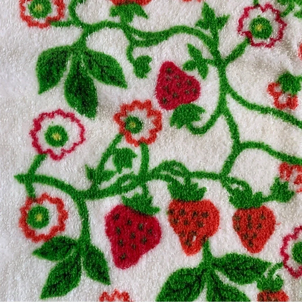 Vintage 70s strawberry vine white and red green hand towel